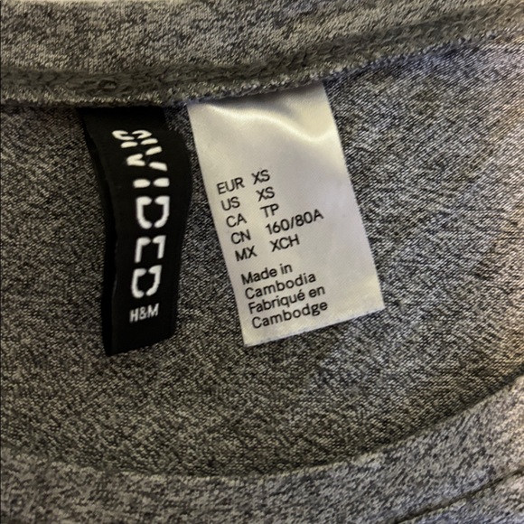 🔲 Long sleeve top by Divided - Picture 2 of 8